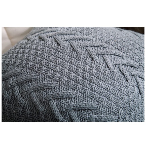 Classic White Textured Chic Fall/Winter Trendy Cute Accent Pillow for Bed/Sofa - Picture 3 of 12